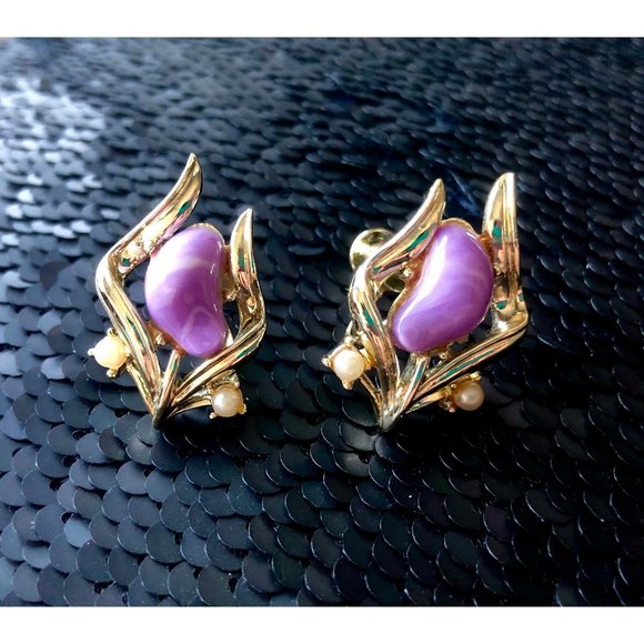 Rare Vintage Coro Signed Purple & Pearl Screw back Earrings - Picture 1 of 3